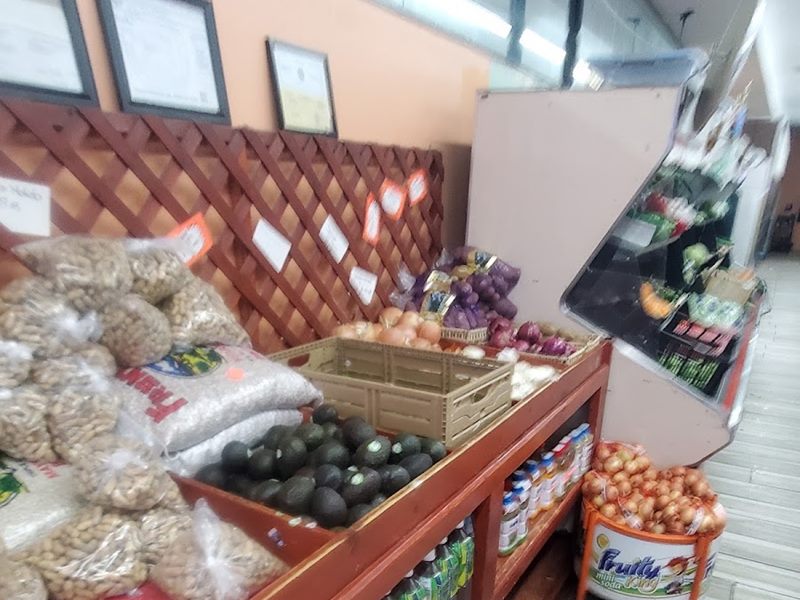 Los Arcos Market interior